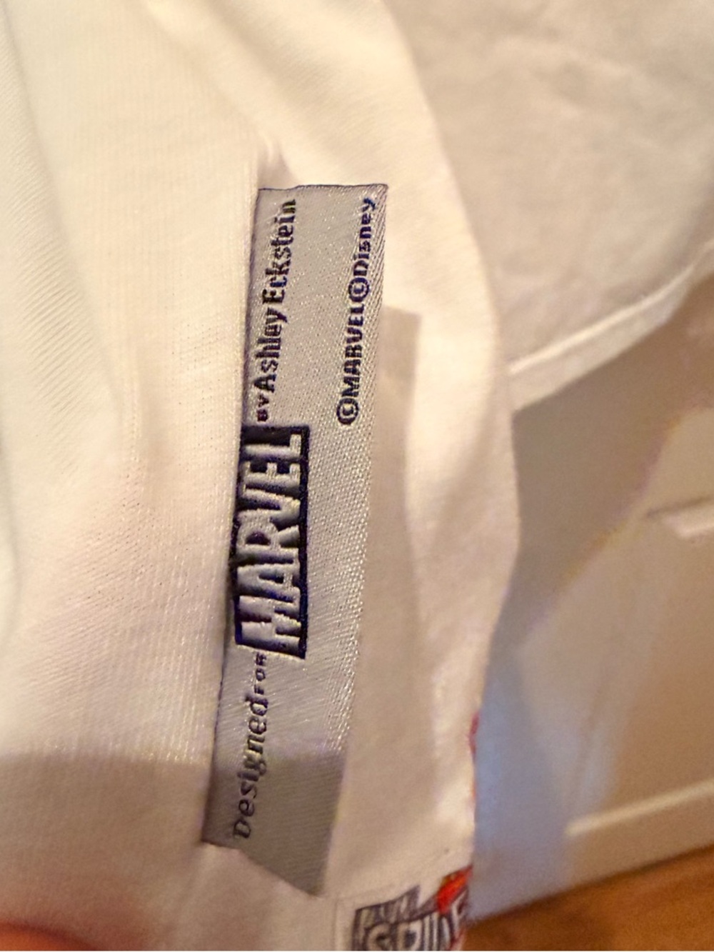 Marvel Women' Spider-Man 60th anniversary-White & Red cropped Tee 3X - Picture 6 of 7
